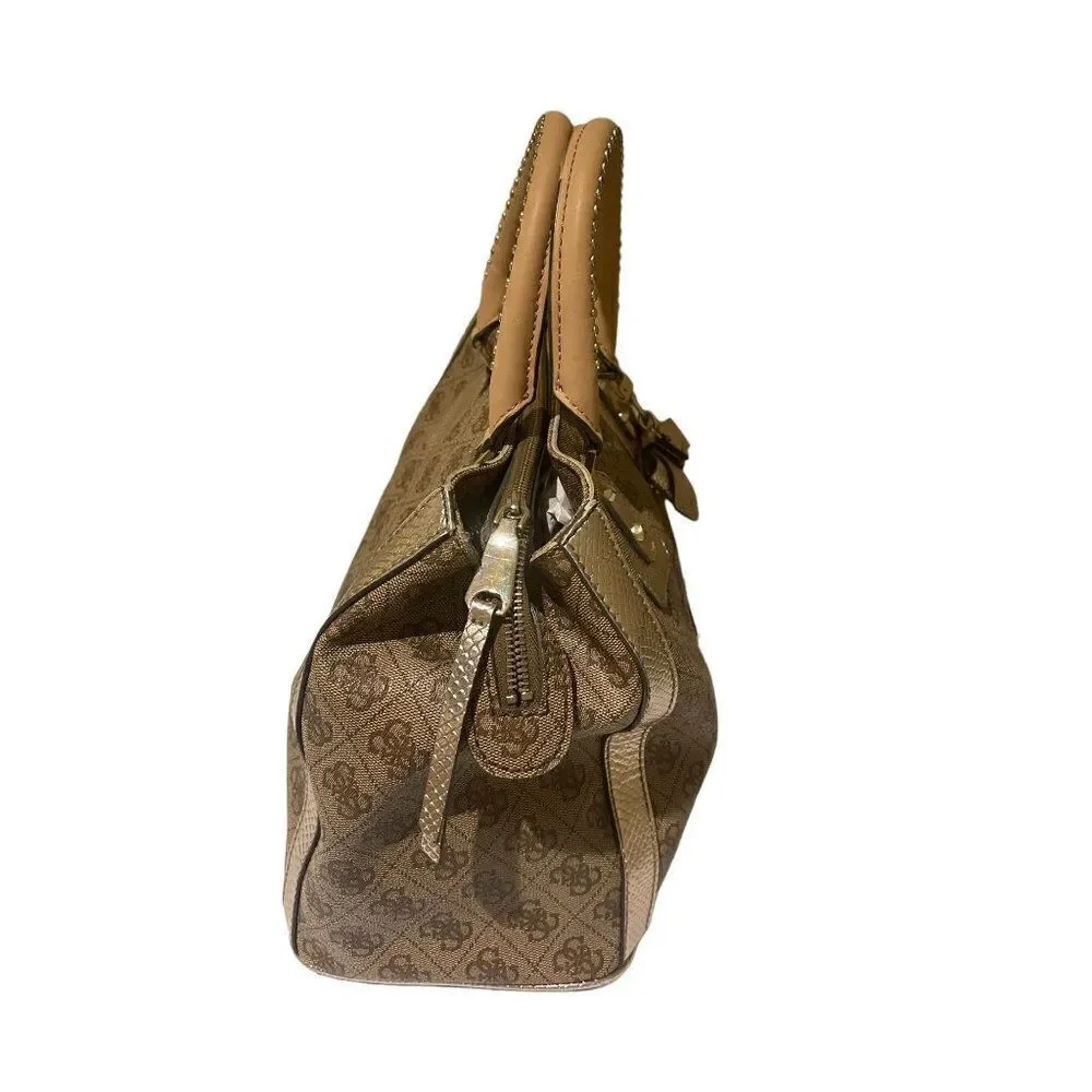 Guess Scatach Women's Signature With Matching Wallet